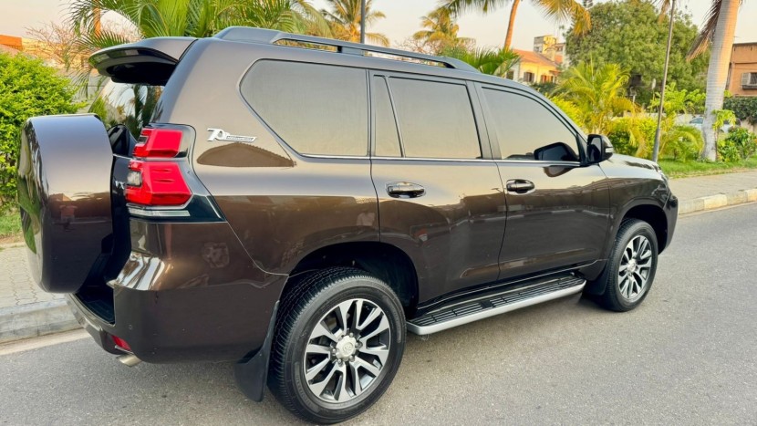Venda TOYOTA LAND CRUISER PRADO VX 70 aniversário