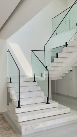 Venda CAIXILHARIA EM ALUMINIO E VIDRO