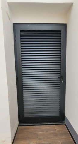 Venda CAIXILHARIA EM ALUMINIO E VIDRO