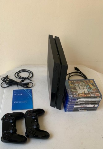 Venda PlayStation 4 Fat de 500 GB