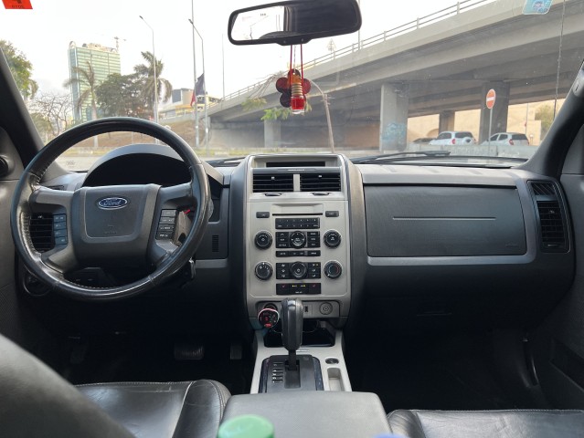 Venda Ford escape impecável