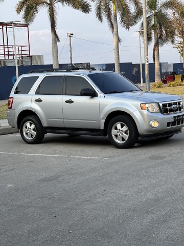 Venda Ford escape impecável