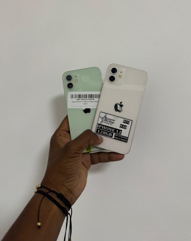 Venda IPhone 12 128gb Bateria 92% Tudo operacional iPhone 12 64gb Bateria 100% Tudo operacional Pagas quanto? 955 527 381