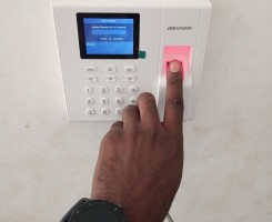 A venda Relógio Biométrico Hikvsion DS-K1A8503F