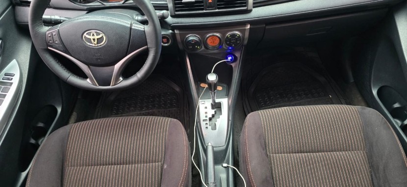 Venda TOYOTA YARIS LIMPO