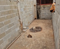 A venda Vende-se está casa inacabada 11.500.000kz preço negociável.