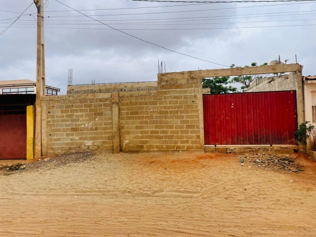 Venda Vende-se está casa inacabada 11.500.000kz preço negociável.