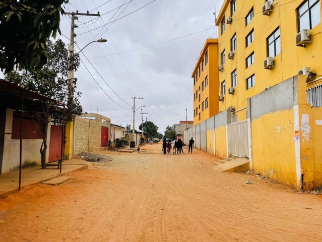 Venda Vende-se está casa inacabada 11.500.000kz preço negociável.