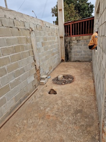 Venda Vende-se está casa inacabada 11.500.000kz preço negociável.