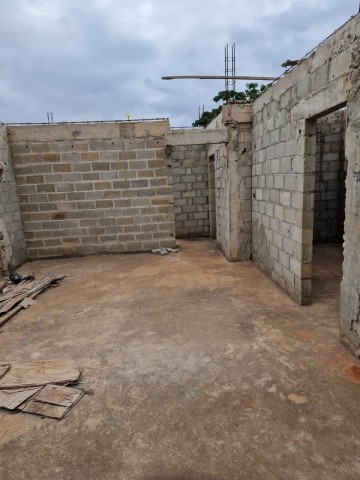 Venda Vende-se está casa inacabada 11.500.000kz preço negociável.