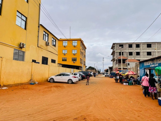 Venda Vende-se está casa inacabada 11.500.000kz preço negociável.