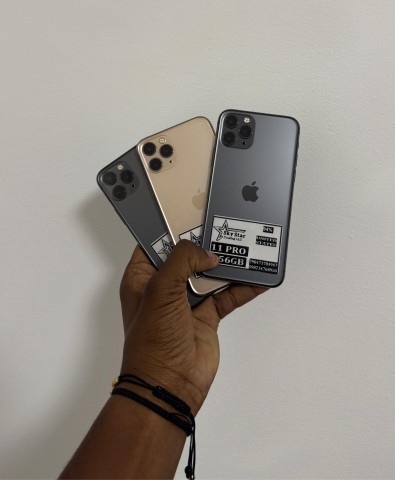Venda IPhone 11 Pro 256gb Bateria 94% Tudo operacional 350mil iPhone 11 Pro 256gb Bateria 94% Face ID off 280mil