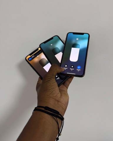 Venda IPhone 11 Pro 256gb Bateria 94% Tudo operacional 350mil iPhone 11 Pro 256gb Bateria 94% Face ID off 280mil