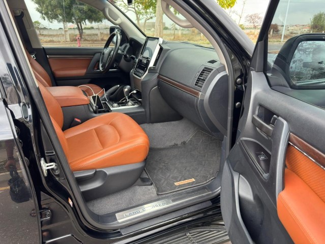 Venda TOYOTA LAND CRUISER GXR FULL OPTION 2018