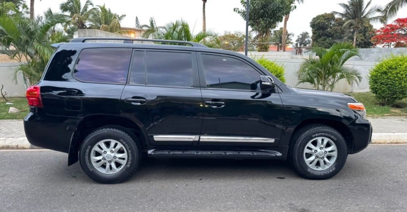 Venda TOYOTA LAND CRUISER VX V8