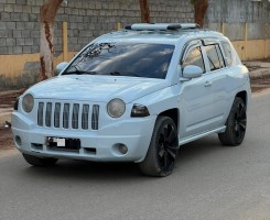 A venda JEEP COMPASS 4x4