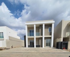 Comprar Vivenda T4 para Arrendamento Urbanização Boa Vida, Condomínio 4 (Luanda)