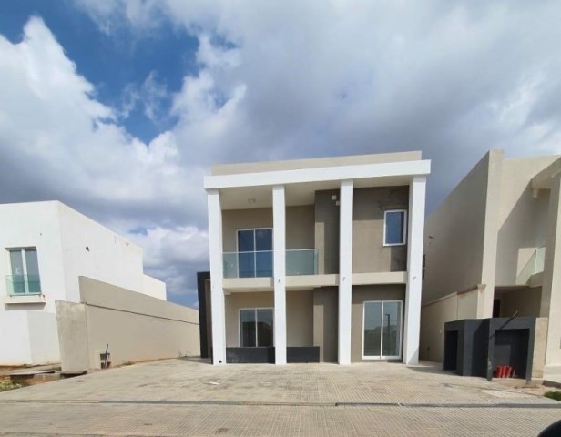 Venda Vivenda T4 para Arrendamento Urbanização Boa Vida, Condomínio 4 (Luanda)