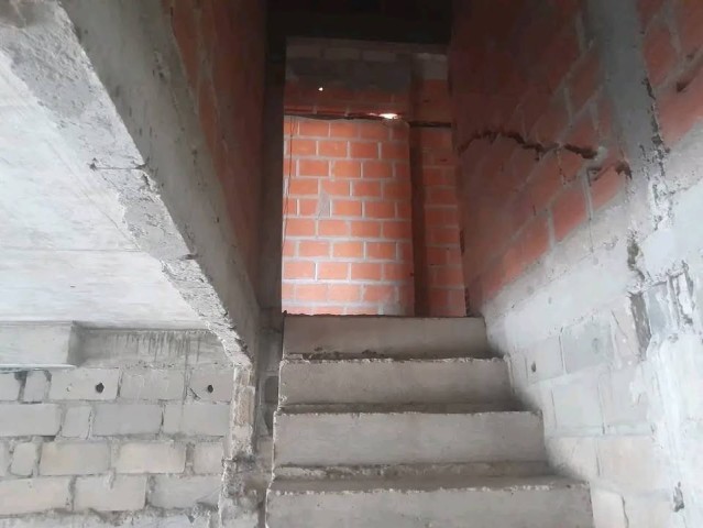 Venda VIVENDA INACABADA + ANEXO