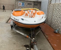 A venda LANCHA DE RECREIO SEADOO SPEEDSTER 2014