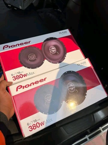 Venda Vendemos e montamos tudo tipo de Acessórios para a tua viatura têla Android Alarme Sentraledor das 5 portas vidro elétrico