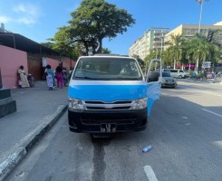 A venda TOYOTA HIACE QUADRADINHO