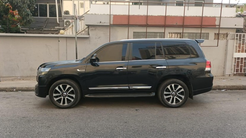 Venda Toyota land Cruise