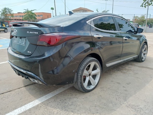 Venda Hyundai Elantra bom amarro