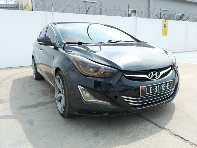 Venda Hyundai Elantra bom amarro