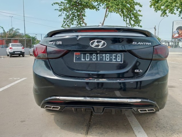 Venda Hyundai Elantra bom amarro