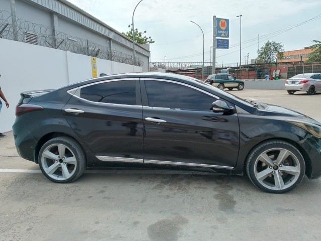 Venda Hyundai Elantra bom amarro