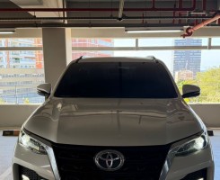 A venda TOYOTA FORTUNER 2023 GASÓLEO