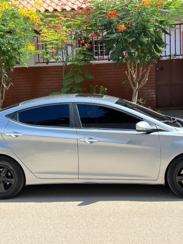 Venda HYUNDAI ELANTRA LIMPO