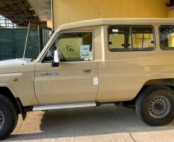 A venda Toyota LandCruiser das Madres
