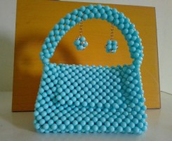 A venda Bolsas de Missangas Feitas à Mão Elegância que Destaca o Seu Estilo!