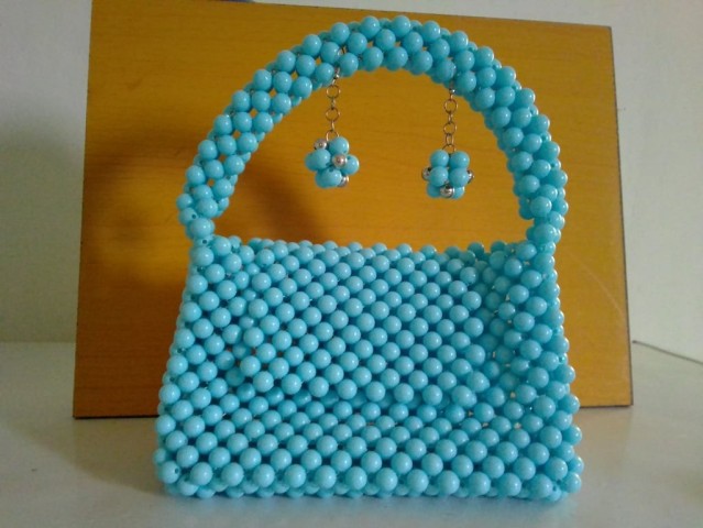 Venda Bolsas de Missangas Feitas à Mão Elegância que Destaca o Seu Estilo!