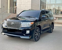 A venda TOYOTA LAND CRUISER VX.R - V8 60th Anniversary