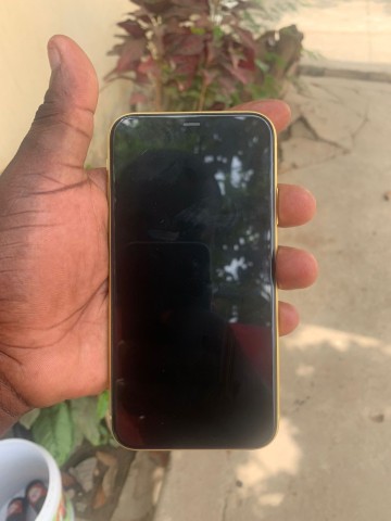 Venda IPhone 11 normal 64gb