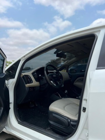 Venda Kia Rio Semi novo