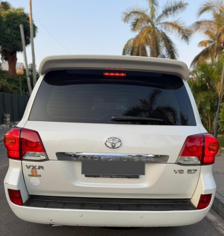 Venda TOYOTA LAND CRUISER VXR -V8-5.7