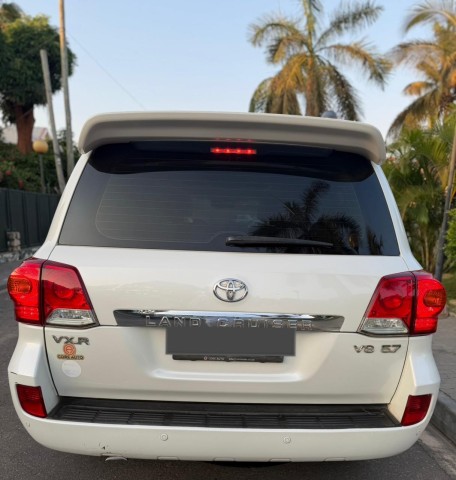 Venda TOYOTA LAND CRUISER VXR -V8-5.7