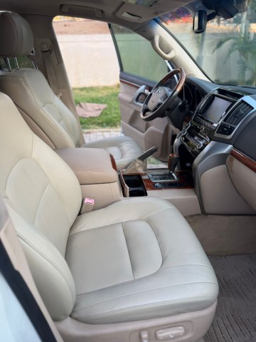 Venda TOYOTA LAND CRUISER VXR -V8-5.7