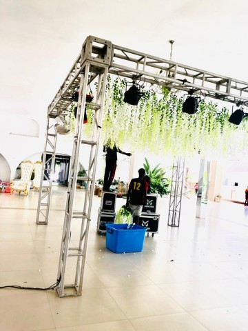 Venda Montagem de som | Luzes | Pista LED DJs | Fotógrafos | Palhaços | Banda ao vivo Golf 1 Kilamba Kiaxi 935 35 90 80