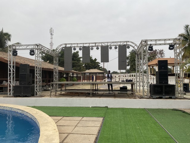 Venda Montagem de som | Luzes | Pista LED DJs | Fotógrafos | Palhaços | Banda ao vivo Golf 1 Kilamba Kiaxi 935 35 90 80