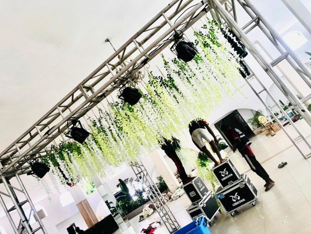 Venda Montagem de som | Luzes | Pista LED DJs | Fotógrafos | Palhaços | Banda ao vivo Golf 1 Kilamba Kiaxi 935 35 90 80