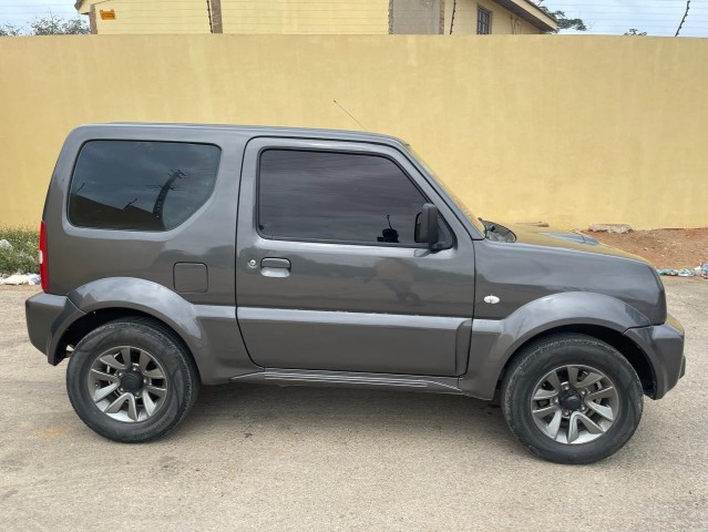 Venda Suzuki Jimmy com respirador