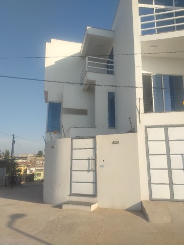 Venda ARRENDA-SE UMA VIVENDA T4