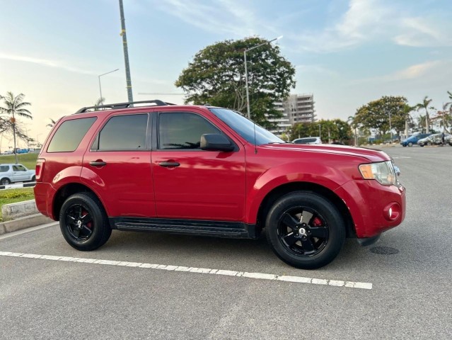 Venda Ford escape impecável