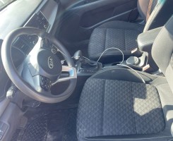 A venda *KIA RIO Último Modelo Conforto, Estilo e Baixa Quilometragem!*