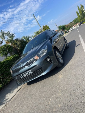 Venda *KIA RIO Último Modelo Conforto, Estilo e Baixa Quilometragem!*